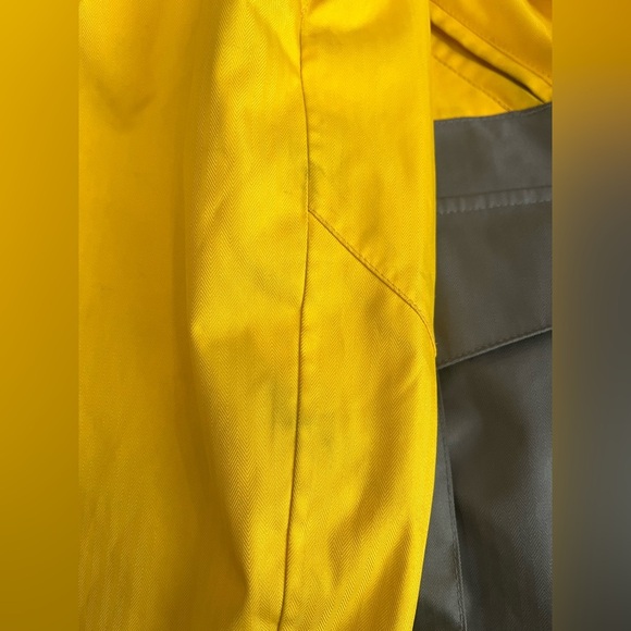 [M]Analog Freedom Ski Snowboard Jacket in Yellow and Gray - Picture 7 of 10